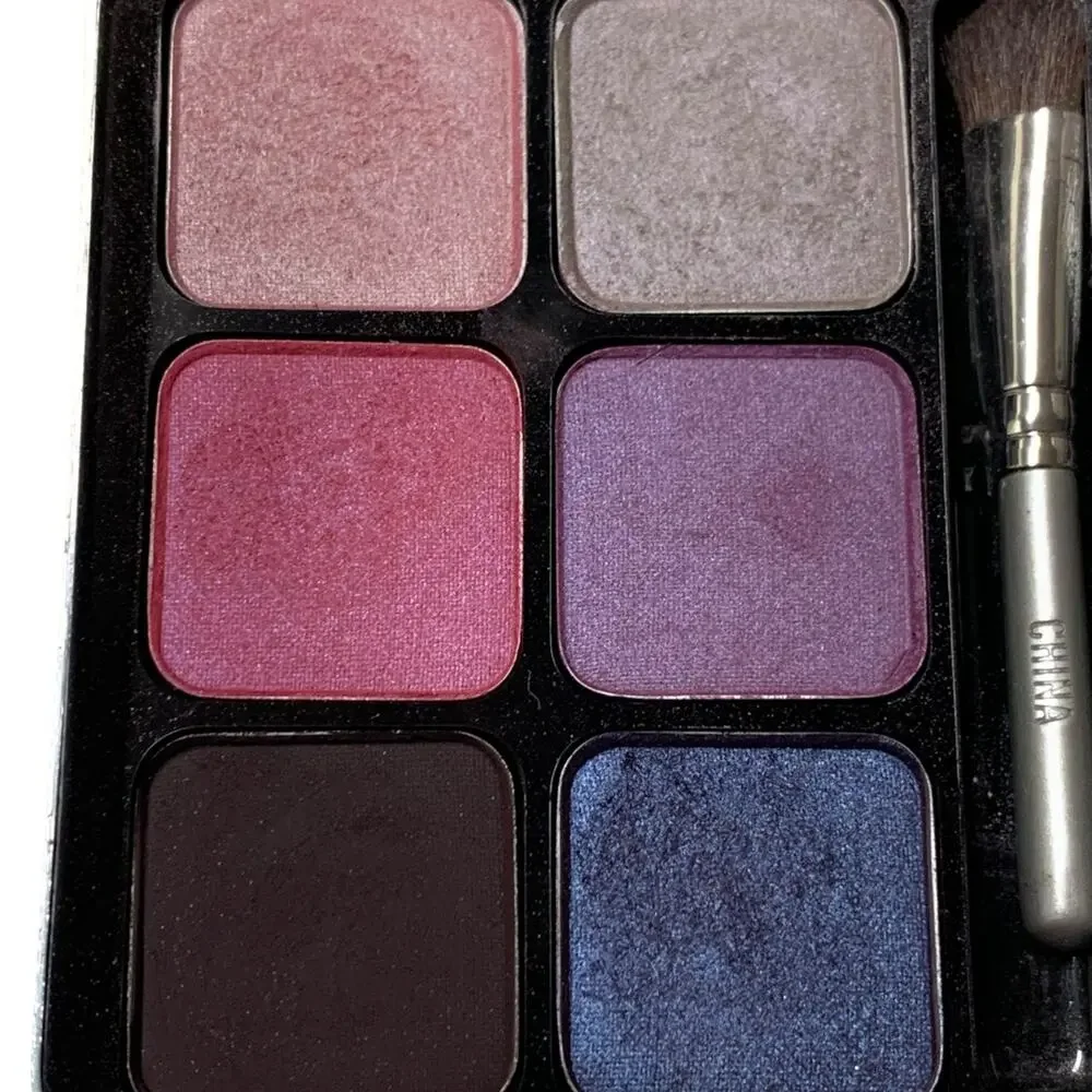 MAC Holiday “Royal Assets” 6 Cool Eyes‎